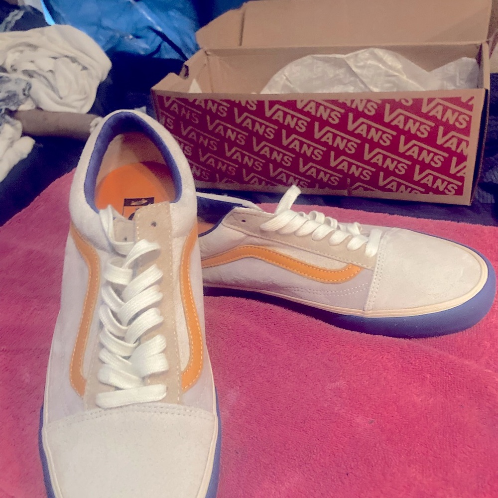 Gently worn Vans old school Vault size 12 without the box, worn just a few times